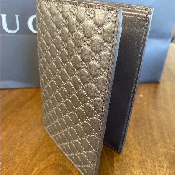 Gucci 496948 mens leather passport bifold Wallet - Picture 8 of 8